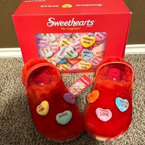 NEW Sweethearts X Crocs Valentine Fur Lined Plush Clogs